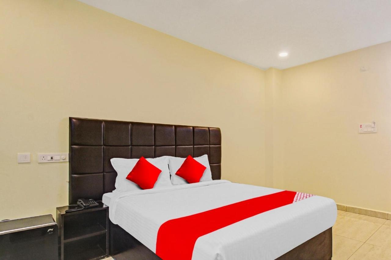 Super Hotel O Lakshmi Royal Inn วารังกัล ภายนอก รูปภาพ