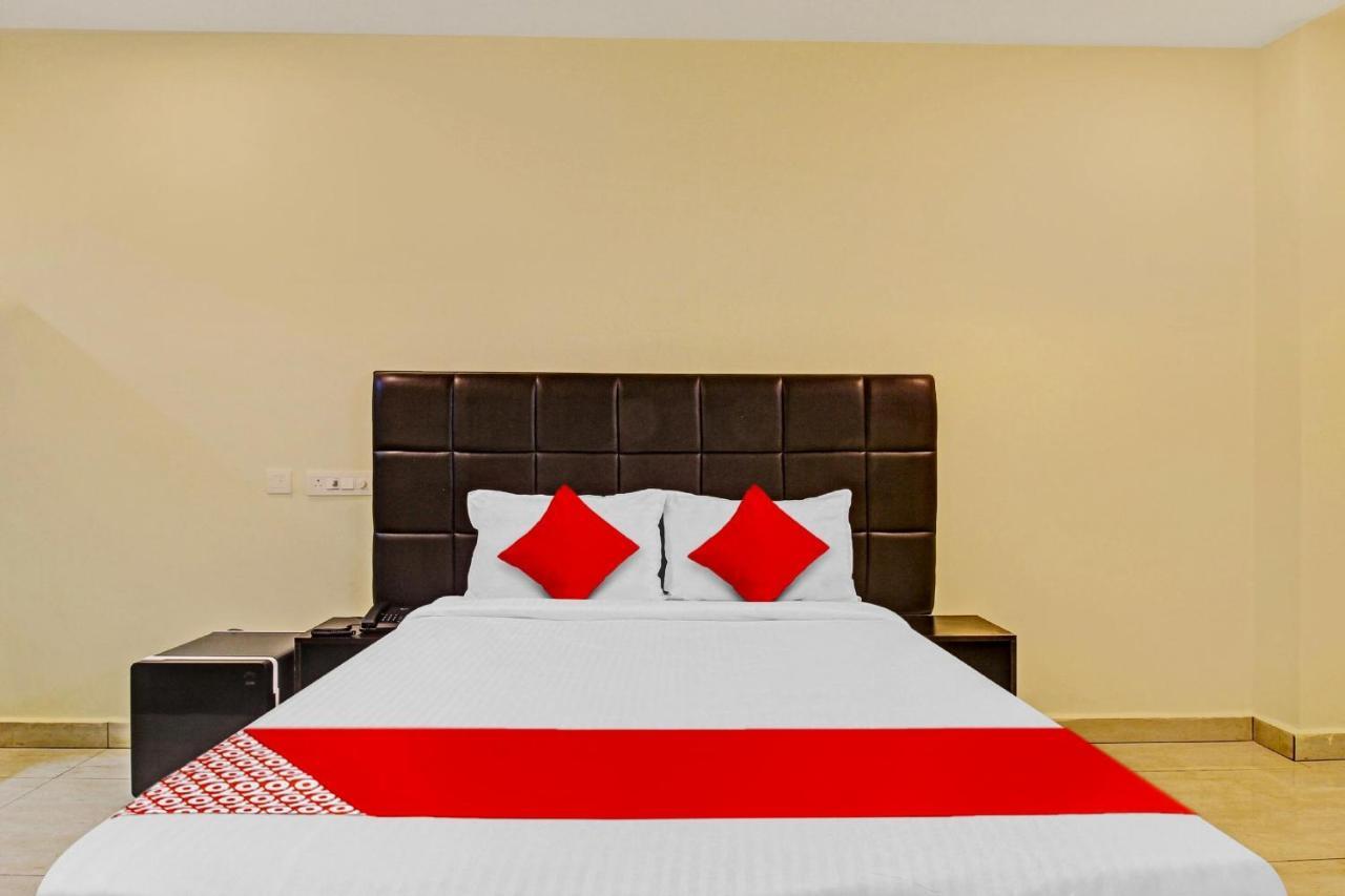 Super Hotel O Lakshmi Royal Inn วารังกัล ภายนอก รูปภาพ